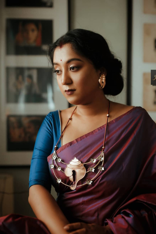 SHANKH-SHIULI NECKPIECE